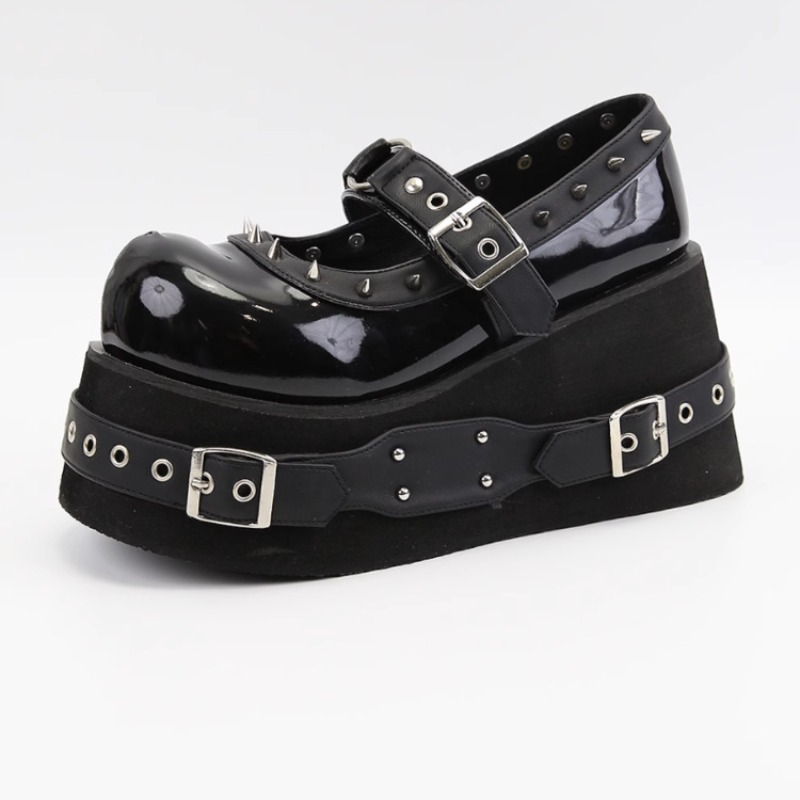 Женская обувь с заклепками и п – обзор и цена Leather Classic Strap